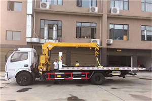 达尔罕茂明安联合旗附近汽车轮胎更换